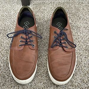Men’s size 11 lace up shoes